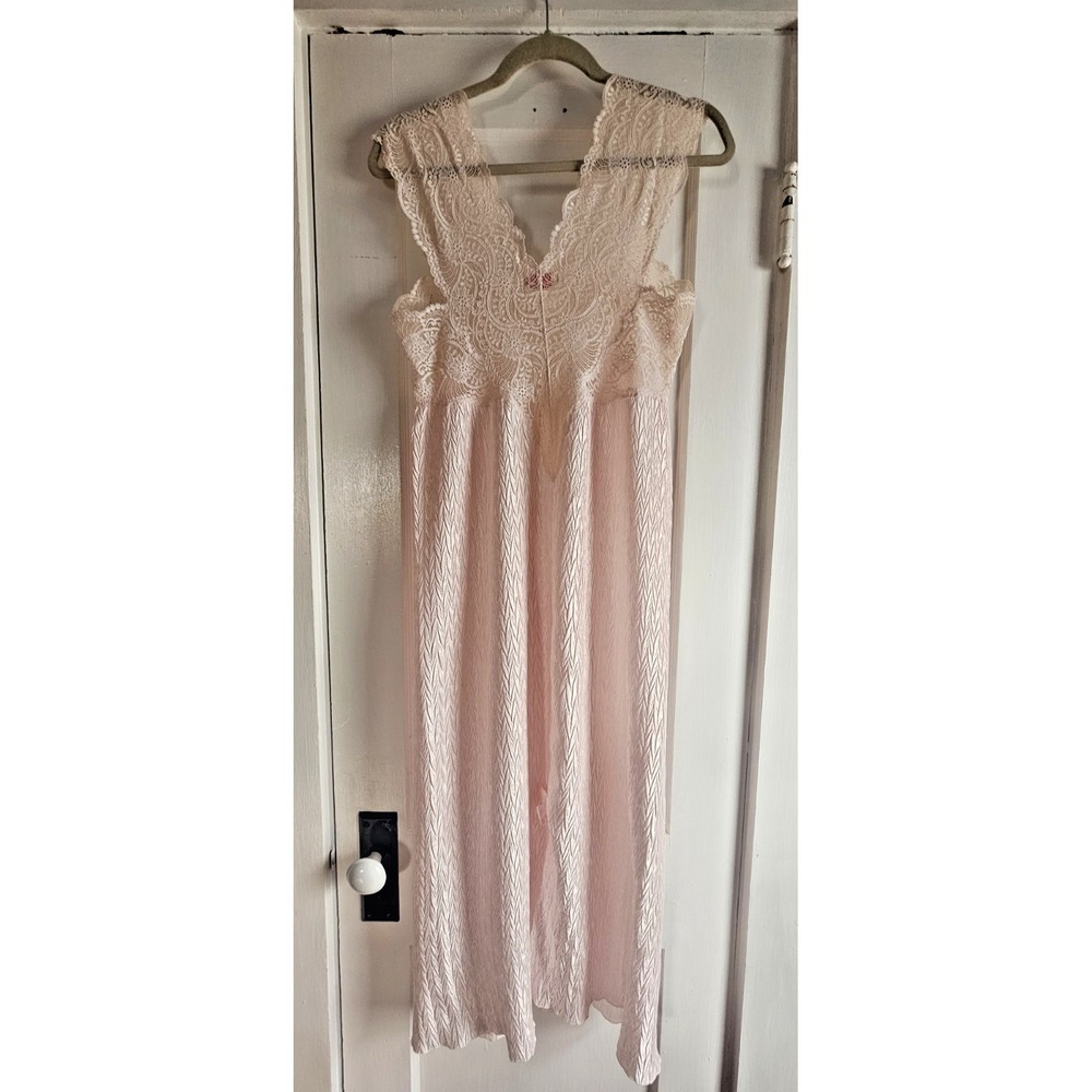 VTG Vivien zigzag textured laced neckline centered slit‎ night gown pink Small